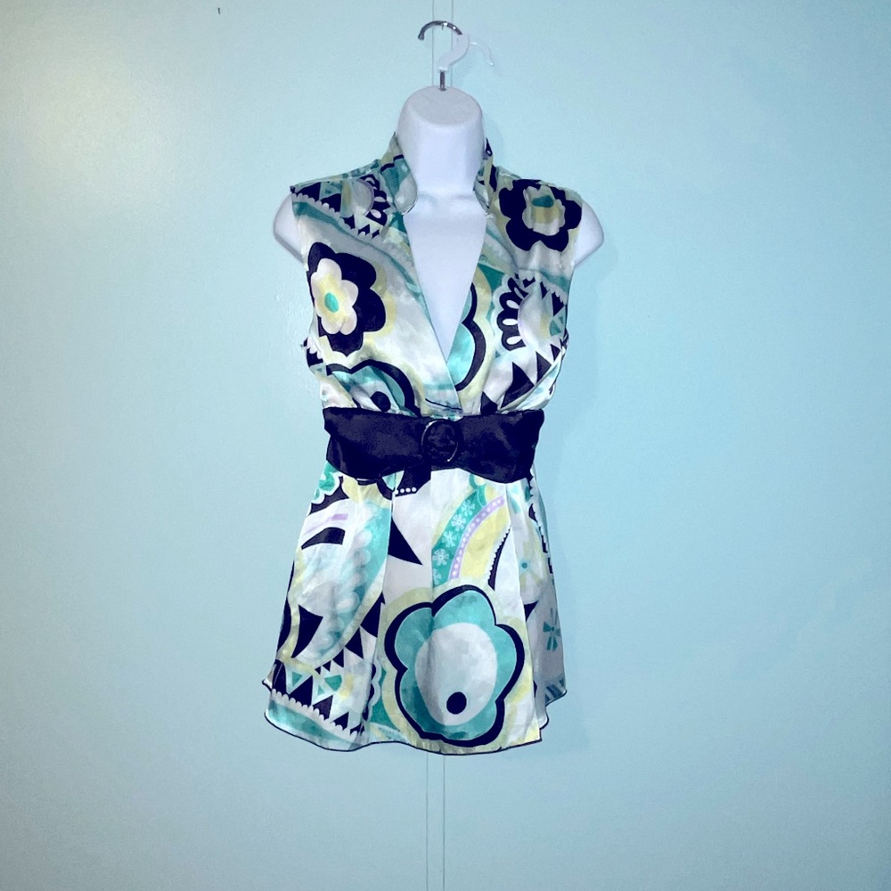 By Choice Blouse Sleeveless Size Large V Neck Ties in‎ Back